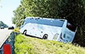 Аўтобус Менск-Вільня з'ехаў у кювет