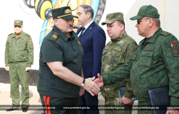 Лукашенко дал повод посмеяться над генералами и над самим собой