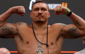 Вусік прыбыў на гістарычны рэванш з Дзюбуа з талісманам ад дачкі ў руках