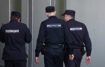 Российские силовики пришли с обысками в офис пропагандистов из Baza