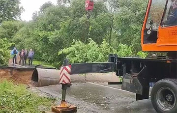 Ліўні размылі аўтамабільную дарогу ў Гарадоцкім раёне