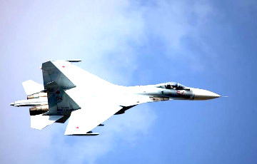 В России на военном аэродроме «Армавир» уничтожен самолет СУ-27УБ