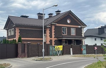 В Дроздах годами не могут продать дома приспешников Лукашенко