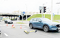 В Минске водитель Audi проехал на красный и на переходе столкнулся с девушкой на самокате