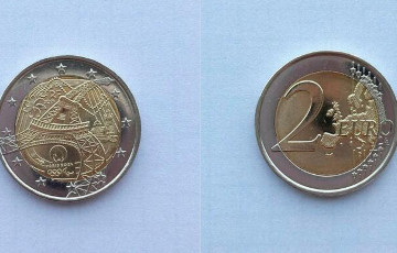 Минчанке в сдаче попалась необычная монета