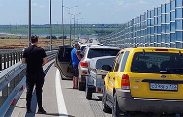 Ля Крымскага моста ўтварылася рэкордная чарга