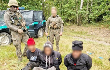 Мигранты пытались прорваться из Беларуси в Польшу с помощью кабинки биотуалета