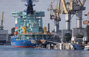 Новейший буксир российского флота затонул в Санкт-Петербурге