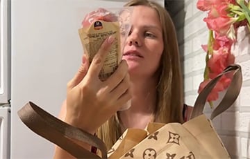 Беларуска паказала прэзент, які ўручылі яе мужу за тое, што ён намалаціў 1000 тон збажыны