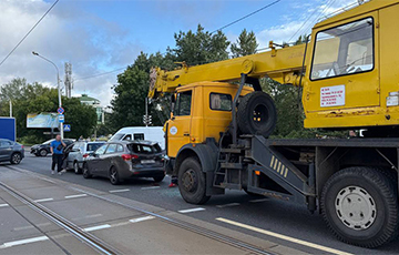В Минске автокран собрал «паровоз»