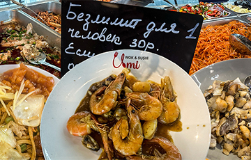 «Выносила креветки в кармане плаща»