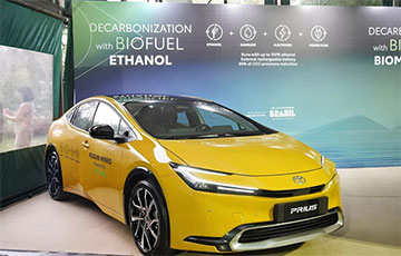 Toyota представила Prius, который работает на этаноле