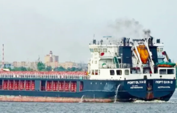 Российский «Порт Оля-4» затоплен наполовину