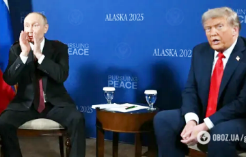 Путин кого-то звал и нервно улыбался: кадры неадекватного поведения на Аляске