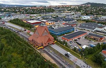 В Швеции успешно перенесли 600-тонную церковь