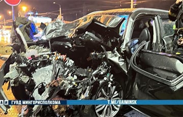 В Минске на проспекте Независимости лоб в лоб столкнулись Geely и фура