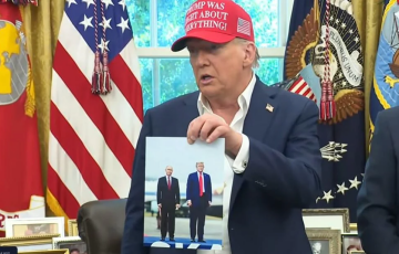 Трамп похвастался фото с Путиным