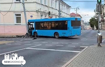 В Гродно столкнулись пассажирский автобус и легковушка