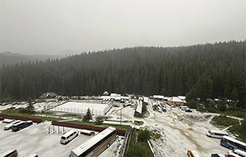 Карпаты засыпало снегом в августе