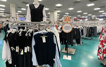 «В отделах со школьными товарами оживленно, примерочные заняты, в кассы стоят очереди»