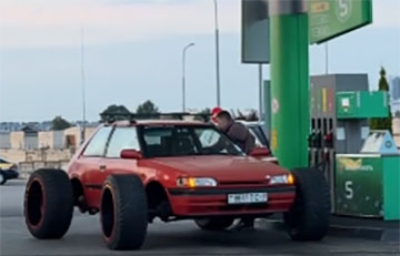 В Минске заметили странную машину-трансформер