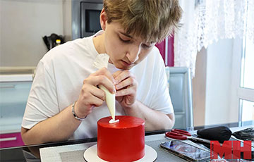 Школьник превратил мамину кухню в кондитерскую