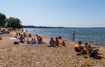 Белорусы рванули на пляжи на закате лета