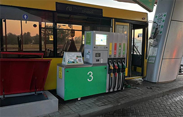 In Minsk, The Driver Of A City Bus Crashed Into A Gas Station