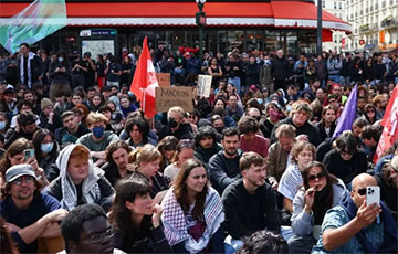 In France, Protesters Have Taken Over The Lyon Train Station