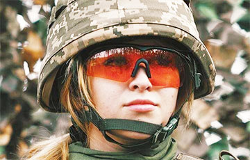 Ва Украіне дзяўчыны ўпершыню падпісалі «Кантракт 18–24»