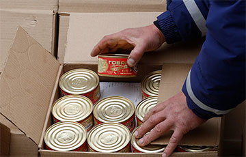 На двух банках одинаковой белорусской тушенки оказались разные наклейки