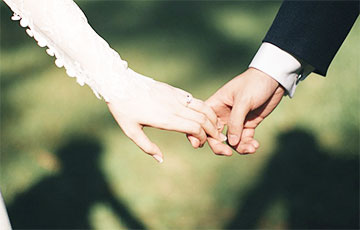 Жених и невеста из США придумали, как сэкономить на свадьбе