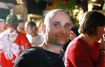 Лукашисты заставили политзаключенного лезвием удалить татуировку с «Погоней»