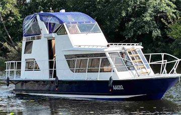 На Мінскім моры яхту вагой 18 тон выкінула на пляж