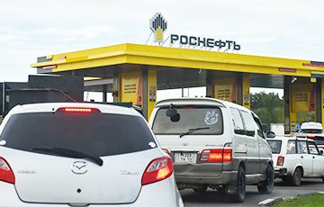 В российских регионах начали ограничивать продажу бензина