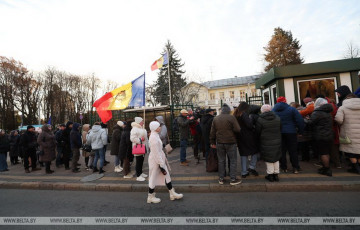Moldovan Voters From Russia Are Taken To Minsk To Vote