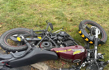 В Речице водитель мопеда столкнулся сразу с двумя машинами