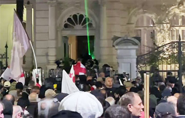 In Tbilisi, Protesters Stormed The Presidential Palace
