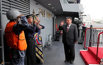 Ким Чен Ын показал новый эсминец