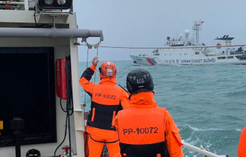 Рыболовные суда из Китая начали выдавать себя за российские военные корабли