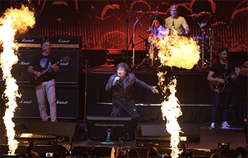 Президент Аргентины дал концерт среди протестов и скандалов