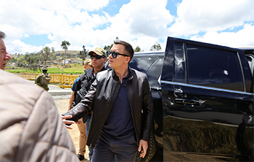 В Эквадоре протестующие напали на кортеж президента