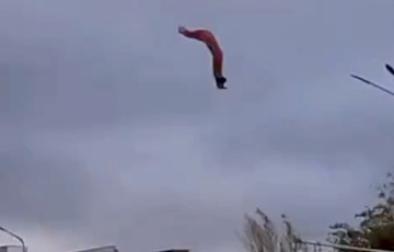 У Віцебску моцны вецер сарваў лукашэнкаўскі сцяг