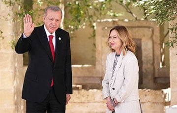 Прэзідэнт Турцыі зрабіў камплімент прэм'ер-міністарцы Італіі і параіў кінуць паліць