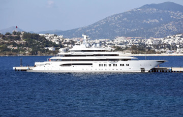 Russian Oligarch's Superyacht Goes Under The Hammer In The U.S.