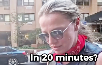 Вуличны фатограф сустрэў у Нью-Ёрку беларуску-байкерку і ўразіўся яе прыгажосцю