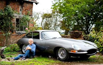 Роуэн Аткинсон продает свой эксклюзивный спорткар Jaguar с интересной историей