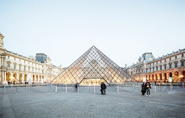 The Louvre Was Robbed In Paris