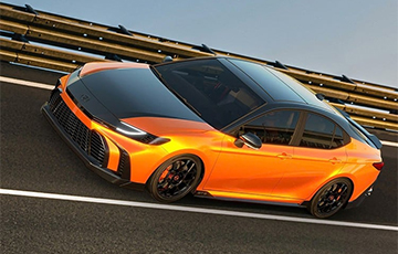 Toyota показала спортивную Camry и внедорожную Corolla