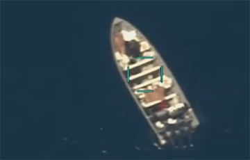 В Пентагоне показали кинетический удар по судну с наркотиками